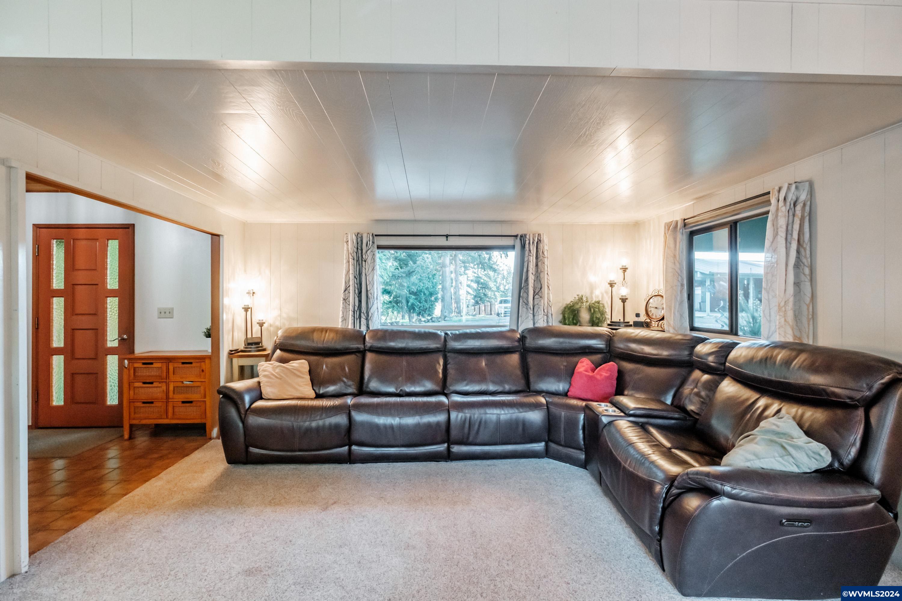 130 South Oak Grove Road Northwest Salem, OR 97304 - Photo 6 of 42 Gallery Image 6