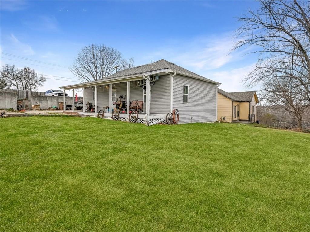 907 George Street Atchison, KS 66002 - Photo 2 of 17