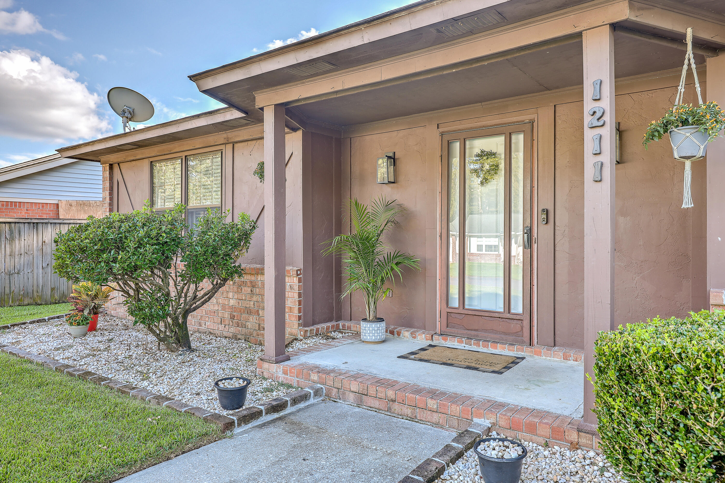 1211 Hampton Drive Summerville, SC 29486 - Photo 2 of 30 ZYN_2644_45_46_47_48_49_50