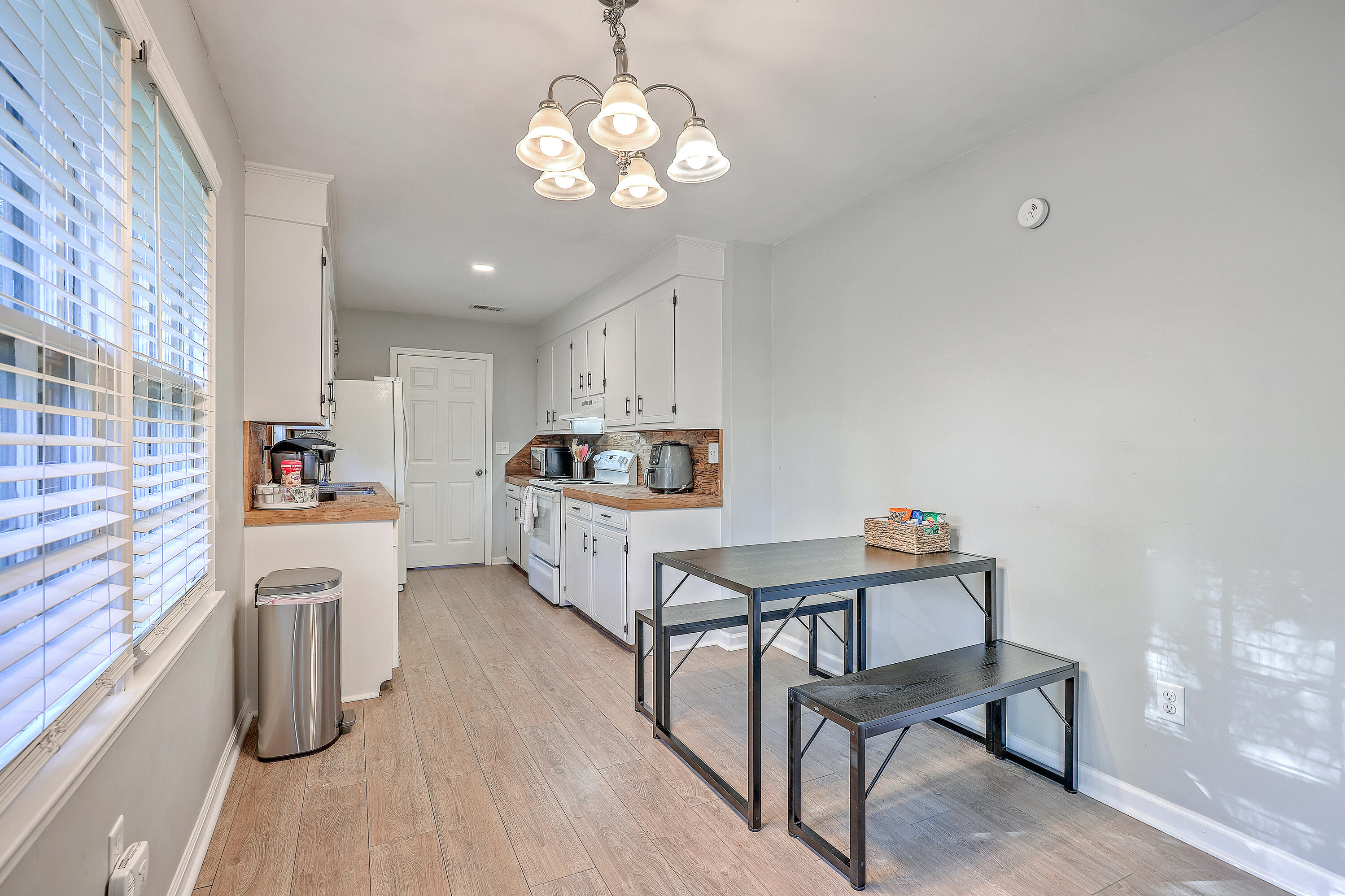 1211 Hampton Drive Summerville, SC 29486 - Photo 7 of 30 ZYN_2700_1_2_3_4_5_6