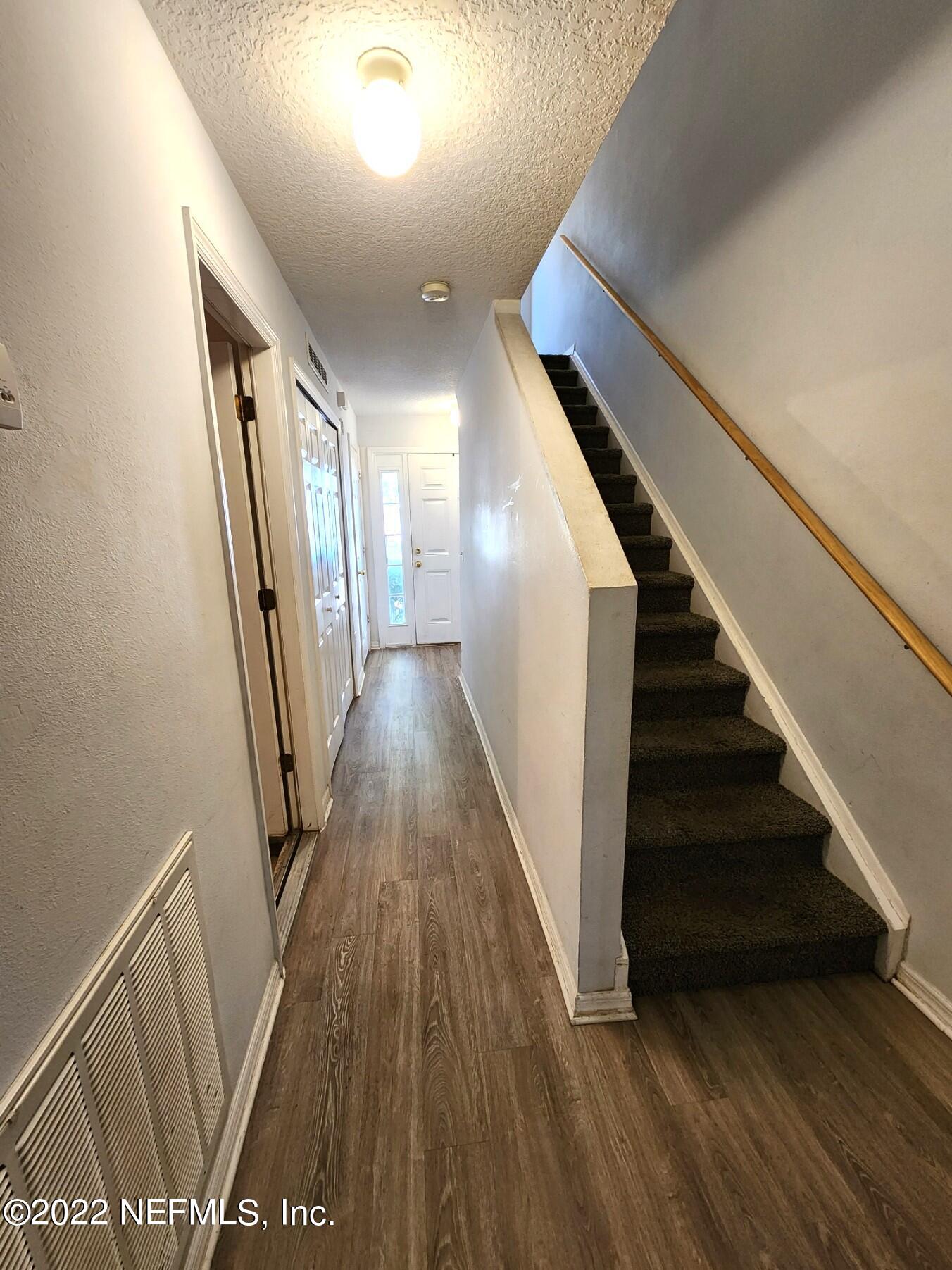 782 Bent Baum Road Jacksonville, FL 32205 - Photo 3 of 44 Hallway & Stairs
