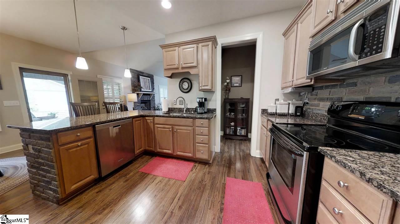 106 Quercus Run Fountain Inn, SC 29644 - Photo 3 of 35