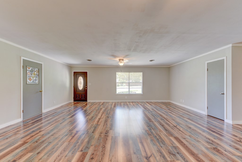302 Frederick Road Fredericksburg, TX 78624 - Photo 14 of 51