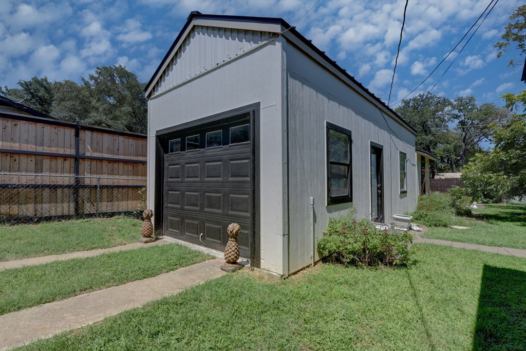 302 Frederick Road Fredericksburg, TX 78624 - Photo 49 of 51