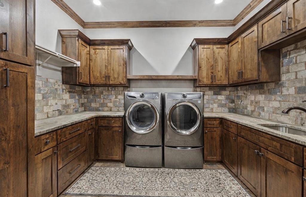 10641 County Road 632 Blue Ridge, TX 75424 - Photo 10 of 34 a utility room with sink dryer and washer