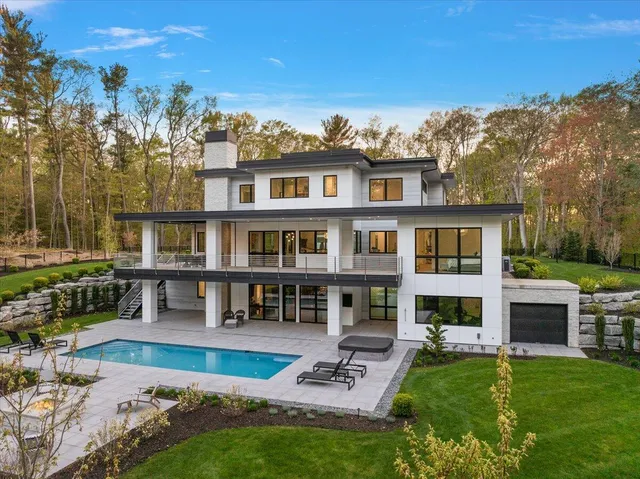 $4,750,000 | 329 North Lakeshore Drive, Holland, MI 49424