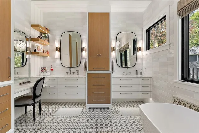 $4,750,000 | 329 North Lakeshore Drive, Holland, MI 49424