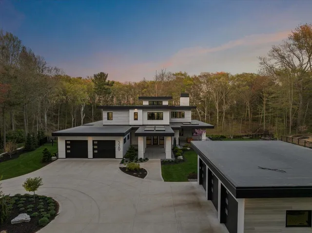 $4,750,000 | 329 North Lakeshore Drive, Holland, MI 49424