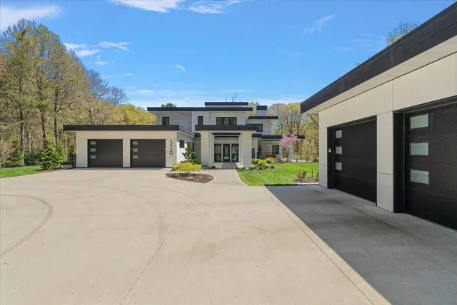 $4,750,000 | 329 North Lakeshore Drive, Holland, MI 49424