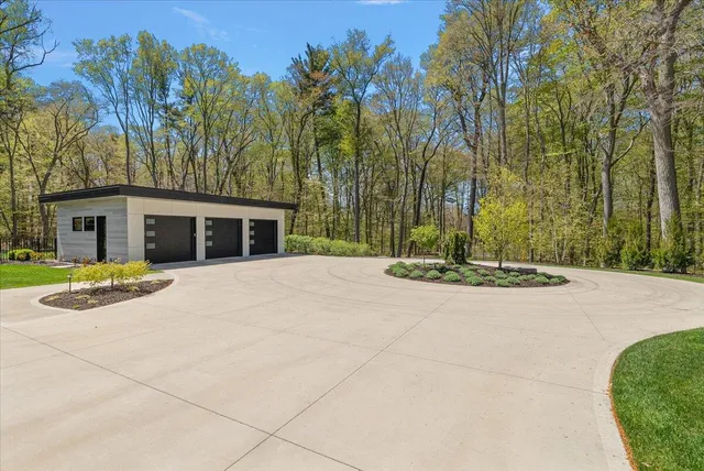 $4,750,000 | 329 North Lakeshore Drive, Holland, MI 49424