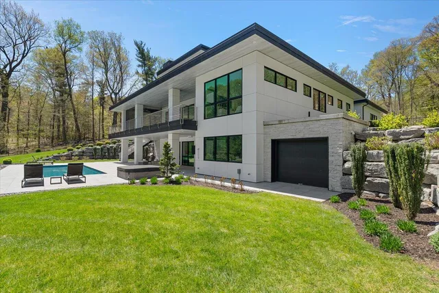 $4,750,000 | 329 North Lakeshore Drive, Holland, MI 49424