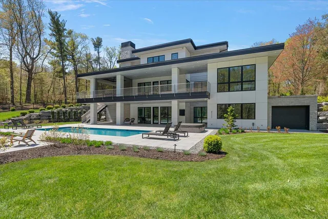 $4,750,000 | 329 North Lakeshore Drive, Holland, MI 49424
