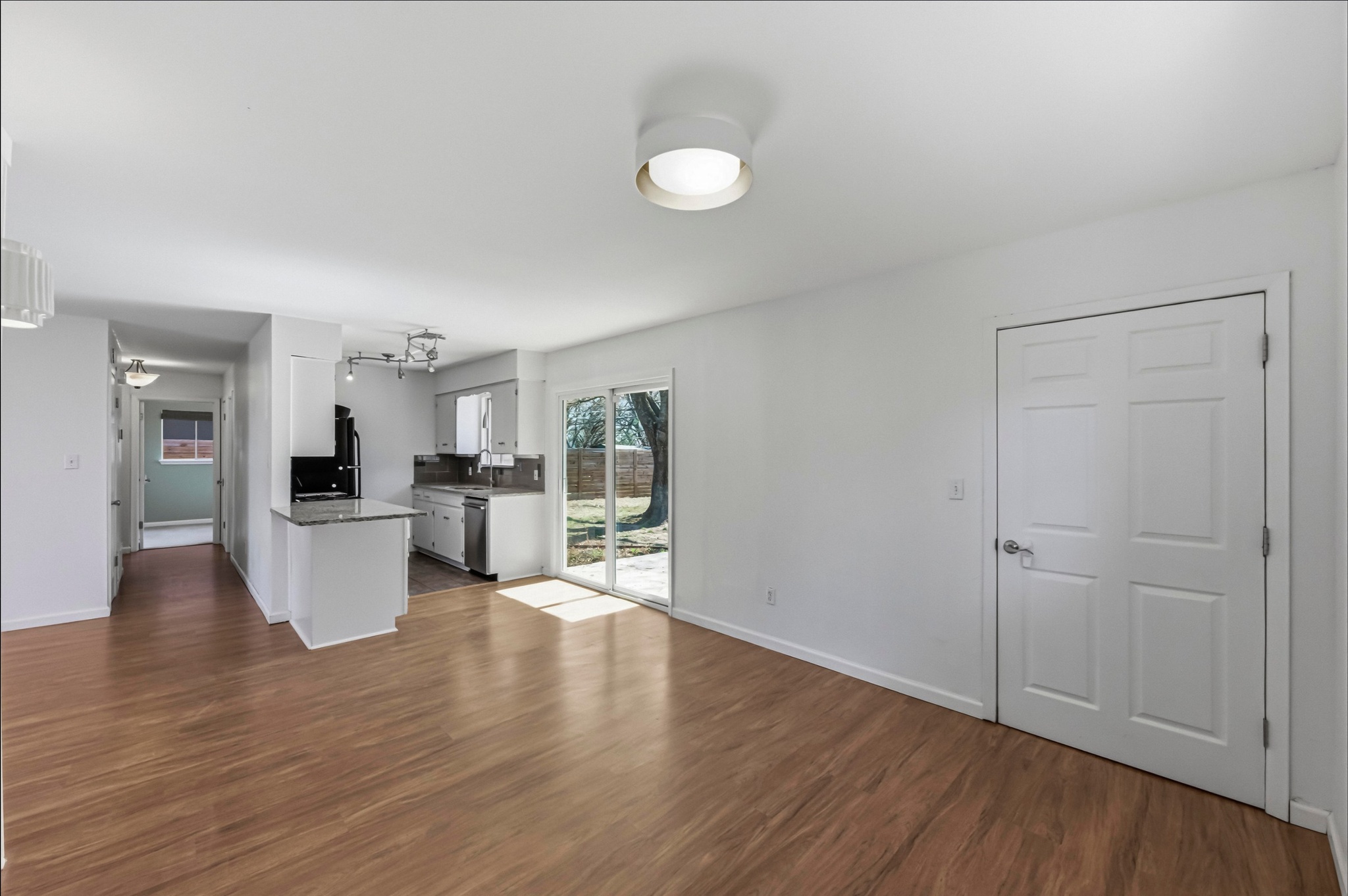 1005 Arthur Stiles Road Austin, TX 78721 - Photo 8 of 29