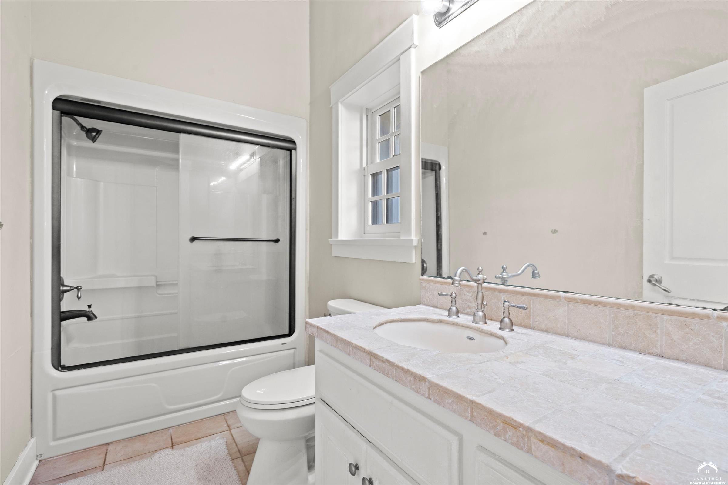 1173 North 1000th Road Lawrence, KS 66047 - Photo 29 of 60