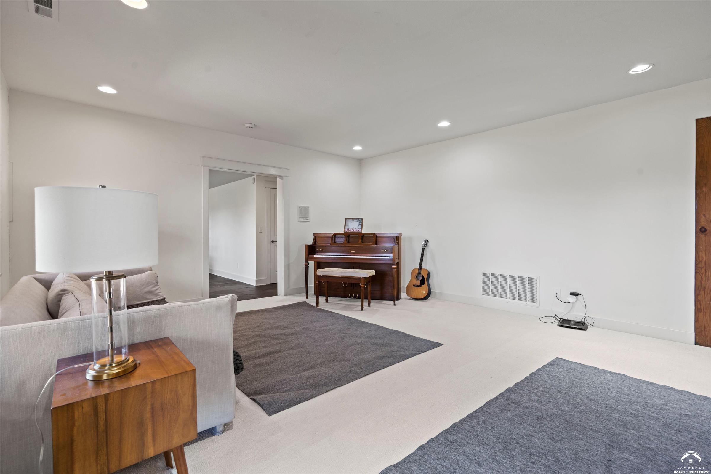 1173 North 1000th Road Lawrence, KS 66047 - Photo 34 of 60