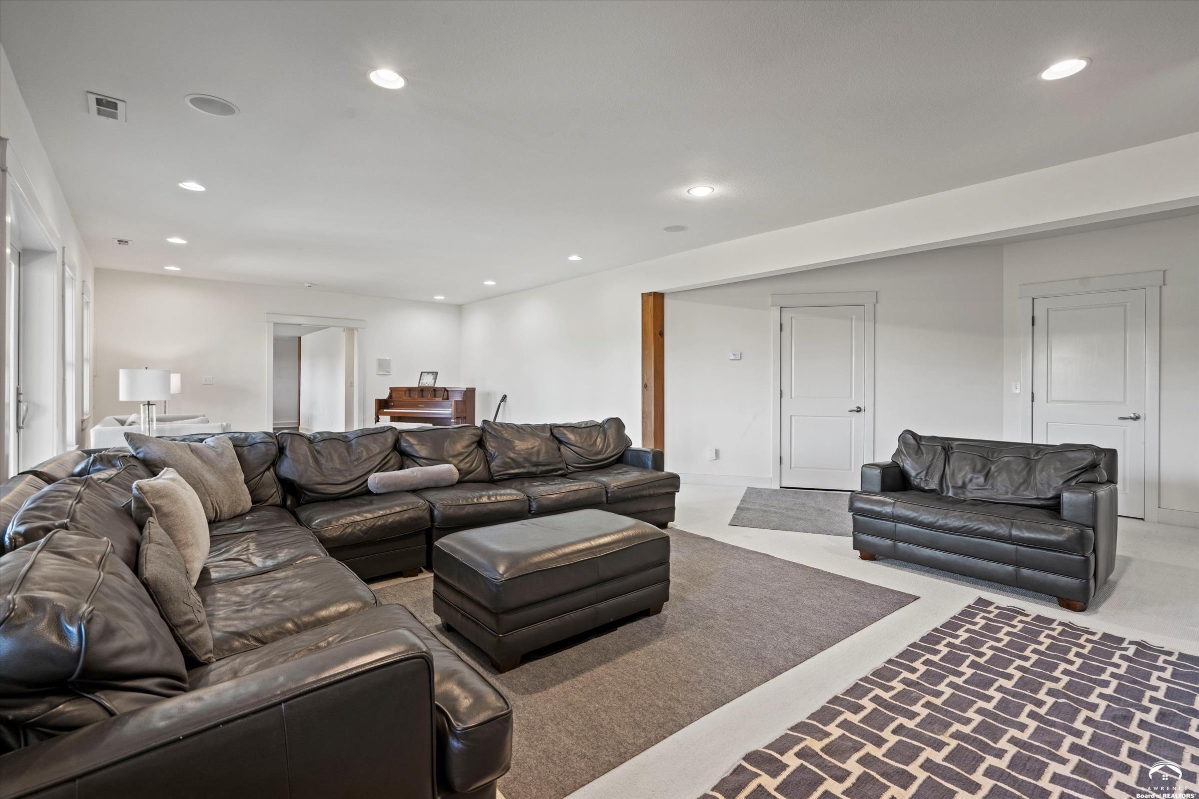 1173 North 1000th Road Lawrence, KS 66047 - Photo 36 of 60