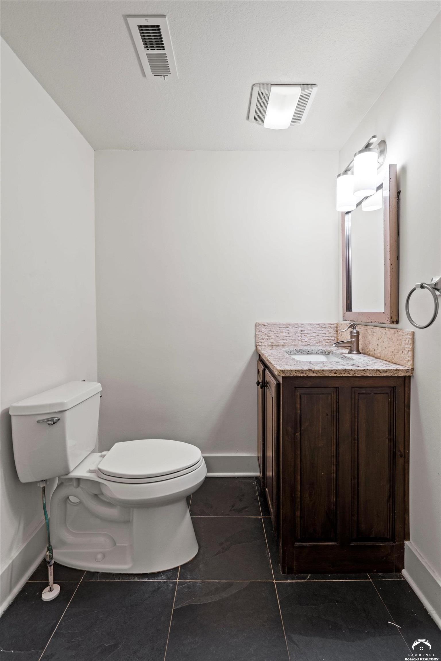 1173 North 1000th Road Lawrence, KS 66047 - Photo 40 of 60