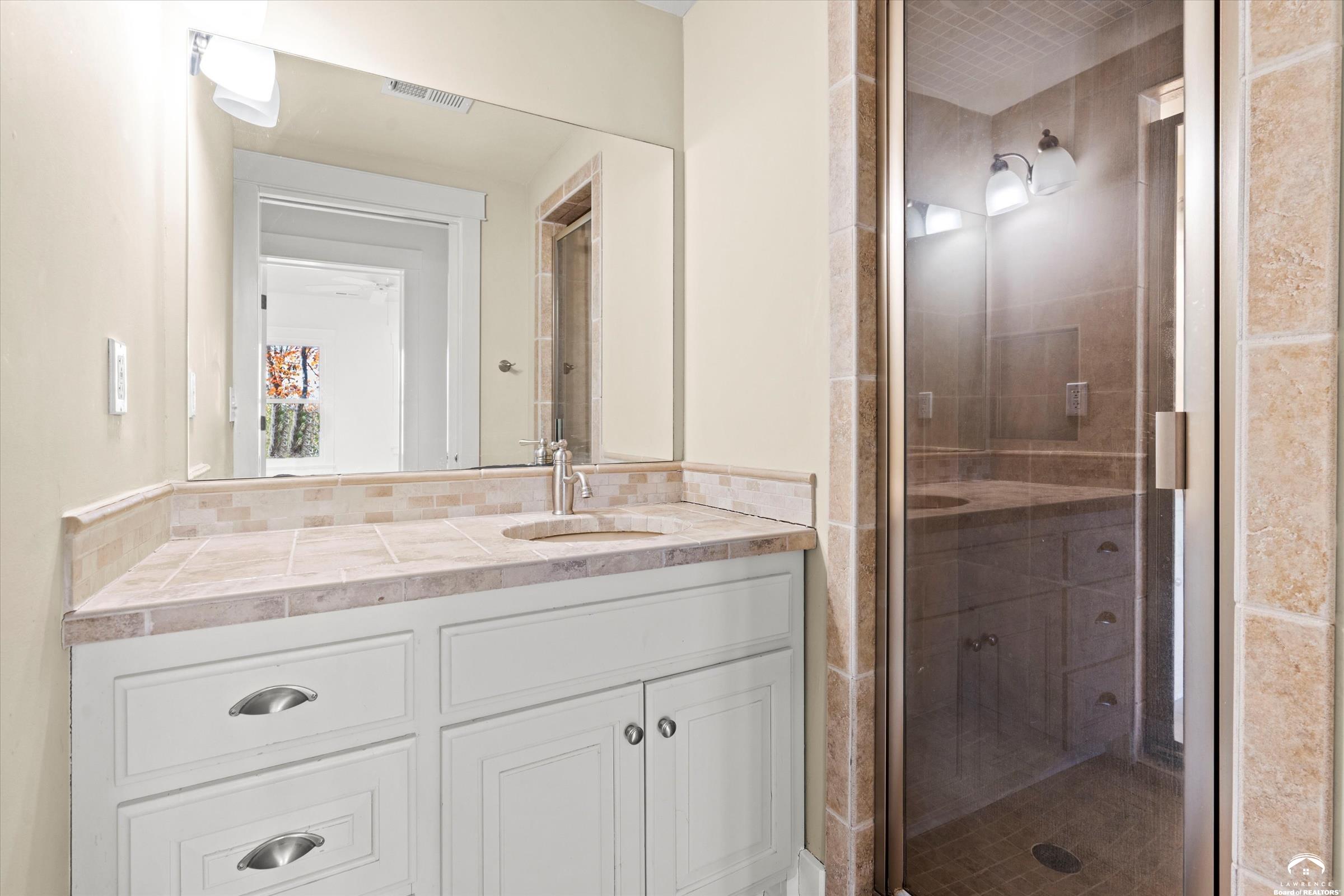 1173 North 1000th Road Lawrence, KS 66047 - Photo 41 of 60