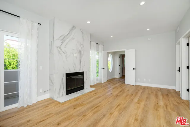 $4,500 | 5923 Etiwanda Avenue, Unit 106, Tarzana, CA 91356