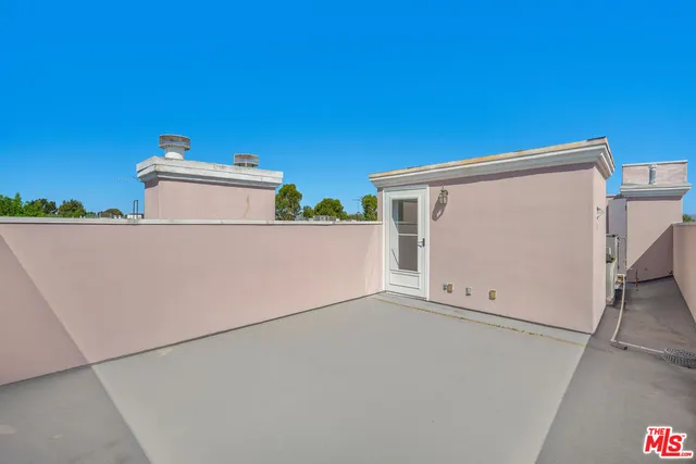 $4,500 | 5923 Etiwanda Avenue, Unit 106, Tarzana, CA 91356