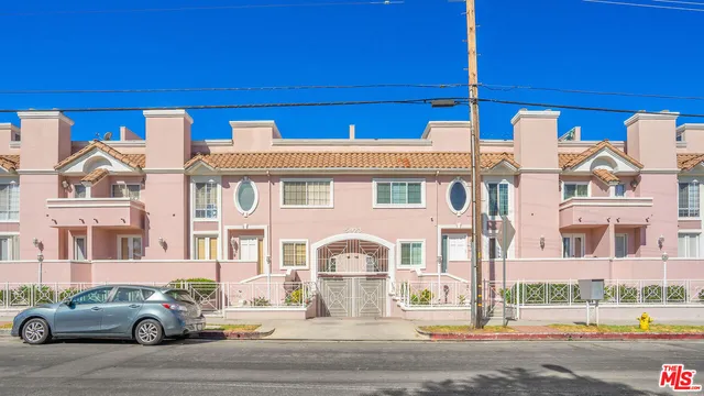 $4,500 | 5923 Etiwanda Avenue, Unit 106, Tarzana, CA 91356