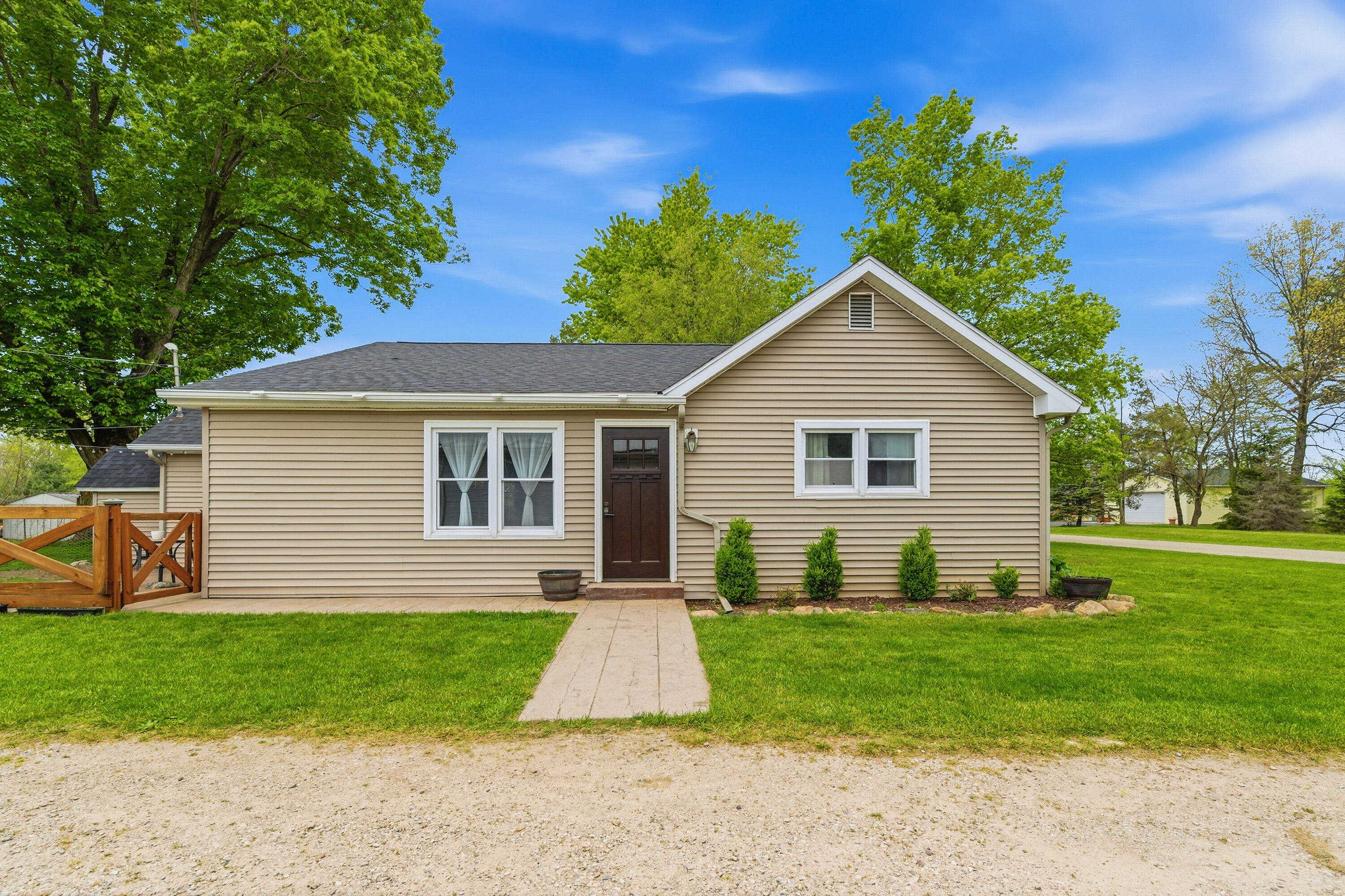 2498 Hemlock Road Quincy, MI 49082 - Photo 5 of 33 Hemlock_55