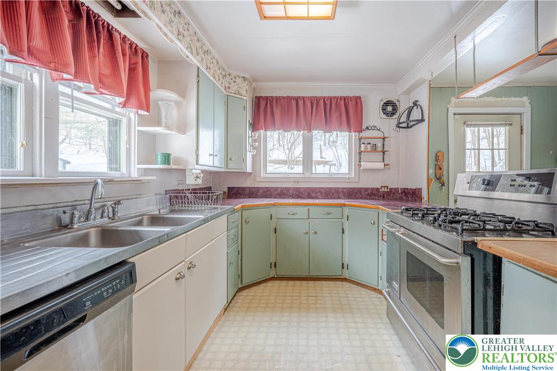 782 Uniontown Road Phillipsburg, NJ 08865 - Photo 3 of 46