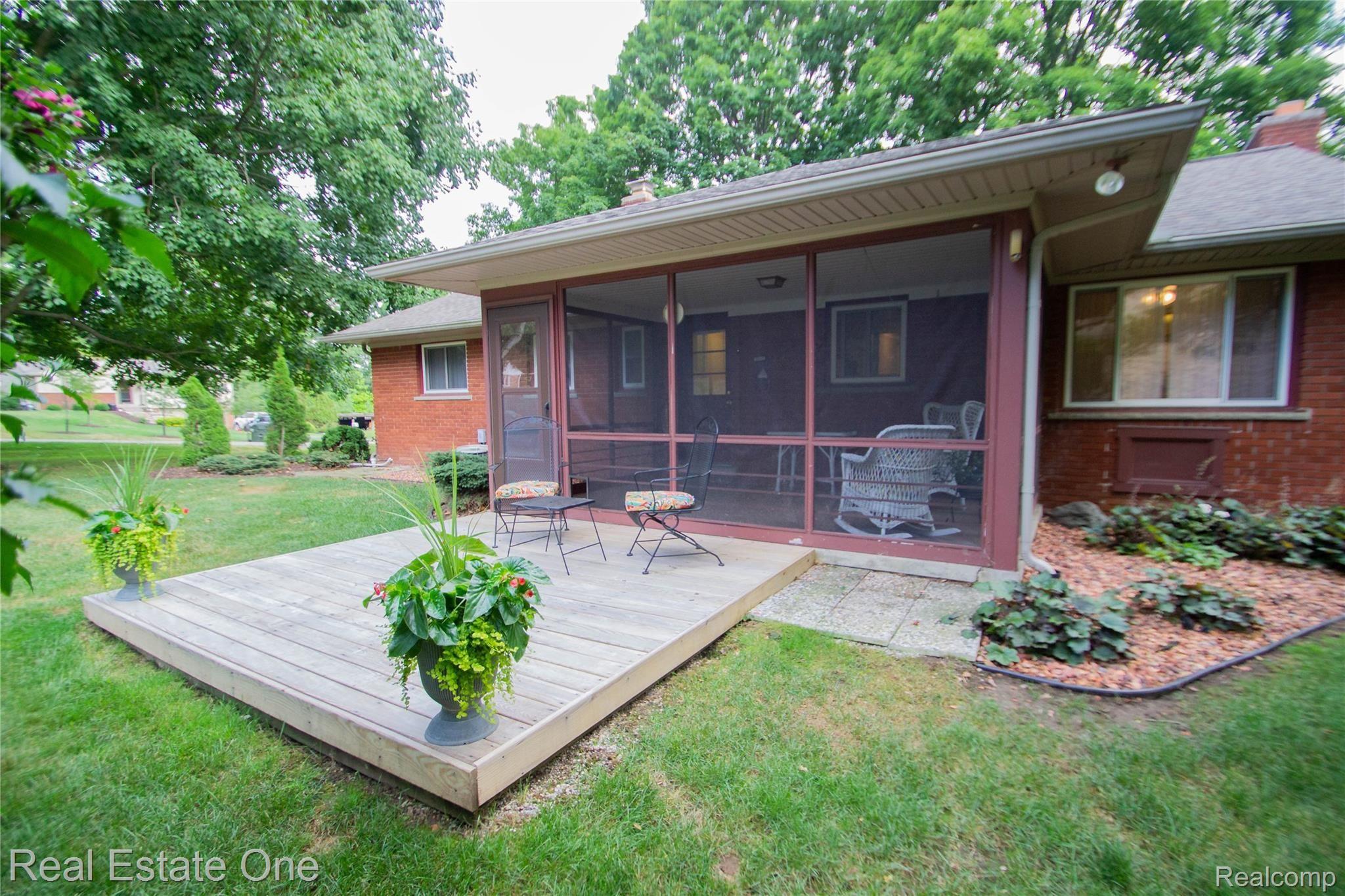 1430 Gracedale Drive Rochester, MI 48309 - Photo 8 of 31 exterior-kathleen-house-23.jpg