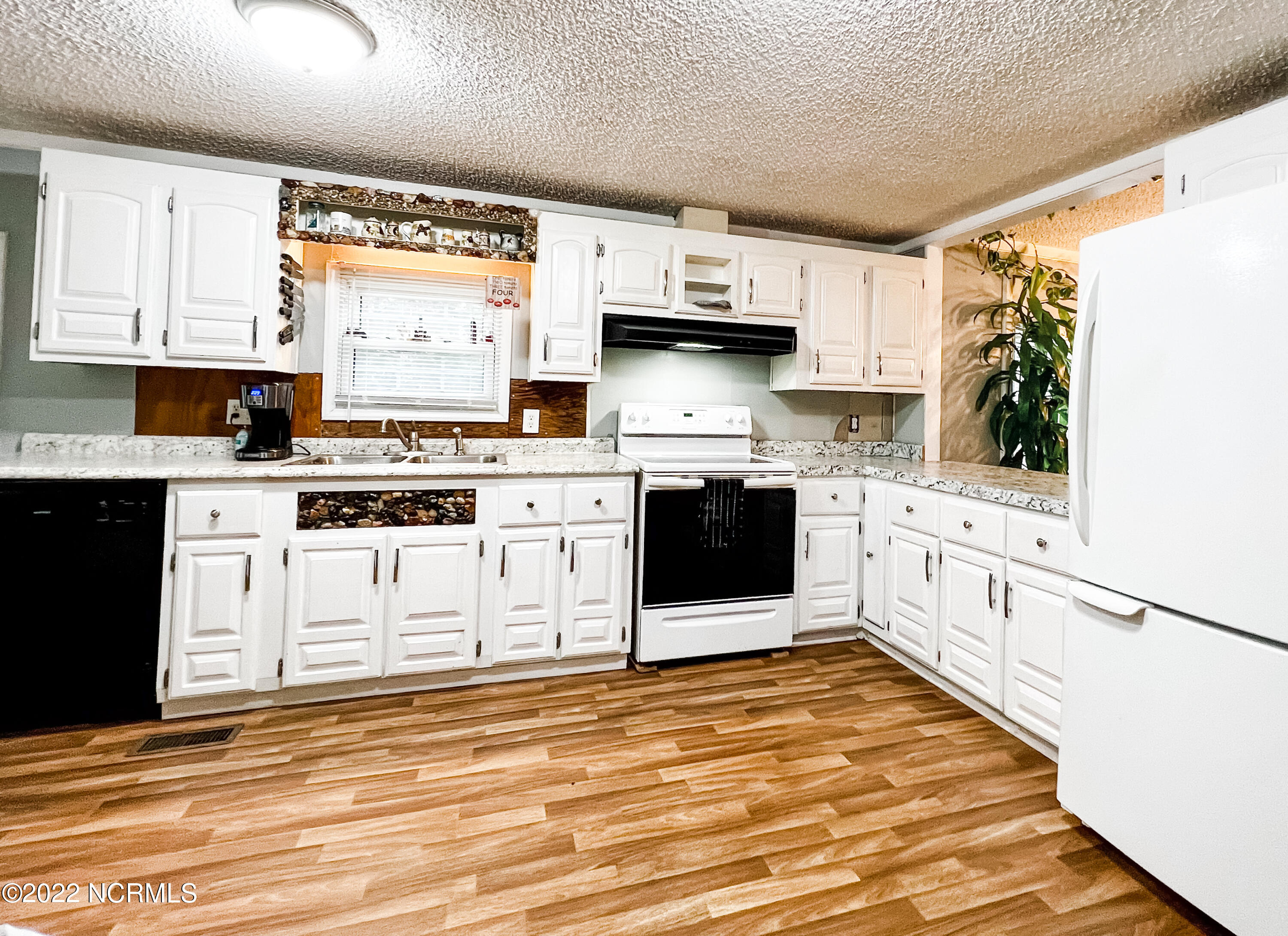 4 Mary Shearin Road Littleton, NC 27850 - Photo 2 of 27 Kitchen view 1