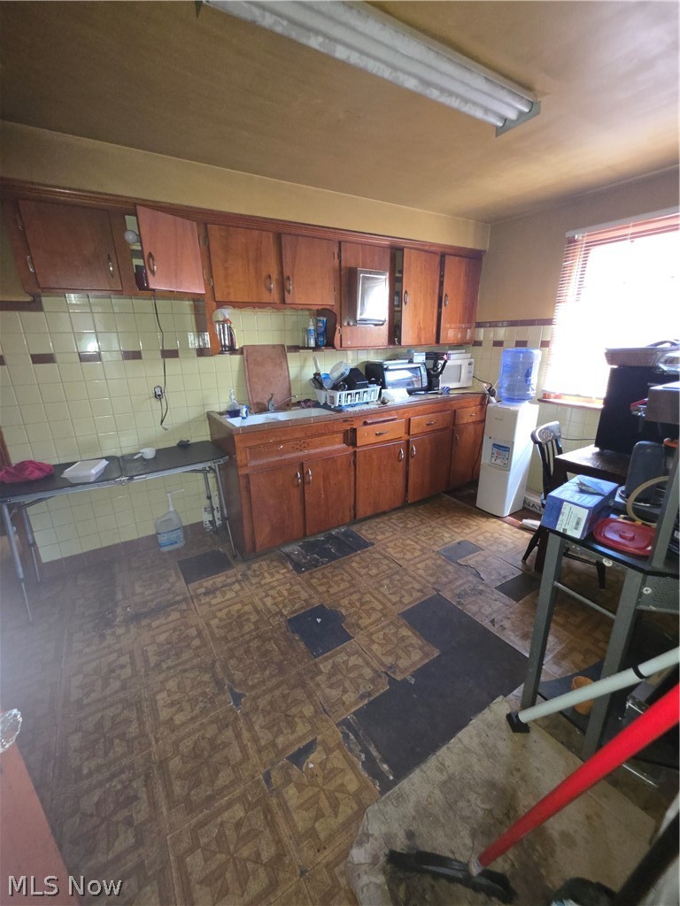 3045 Livingston Road Cleveland, OH 44120 - Photo 11 of 22 Gallery Image 11