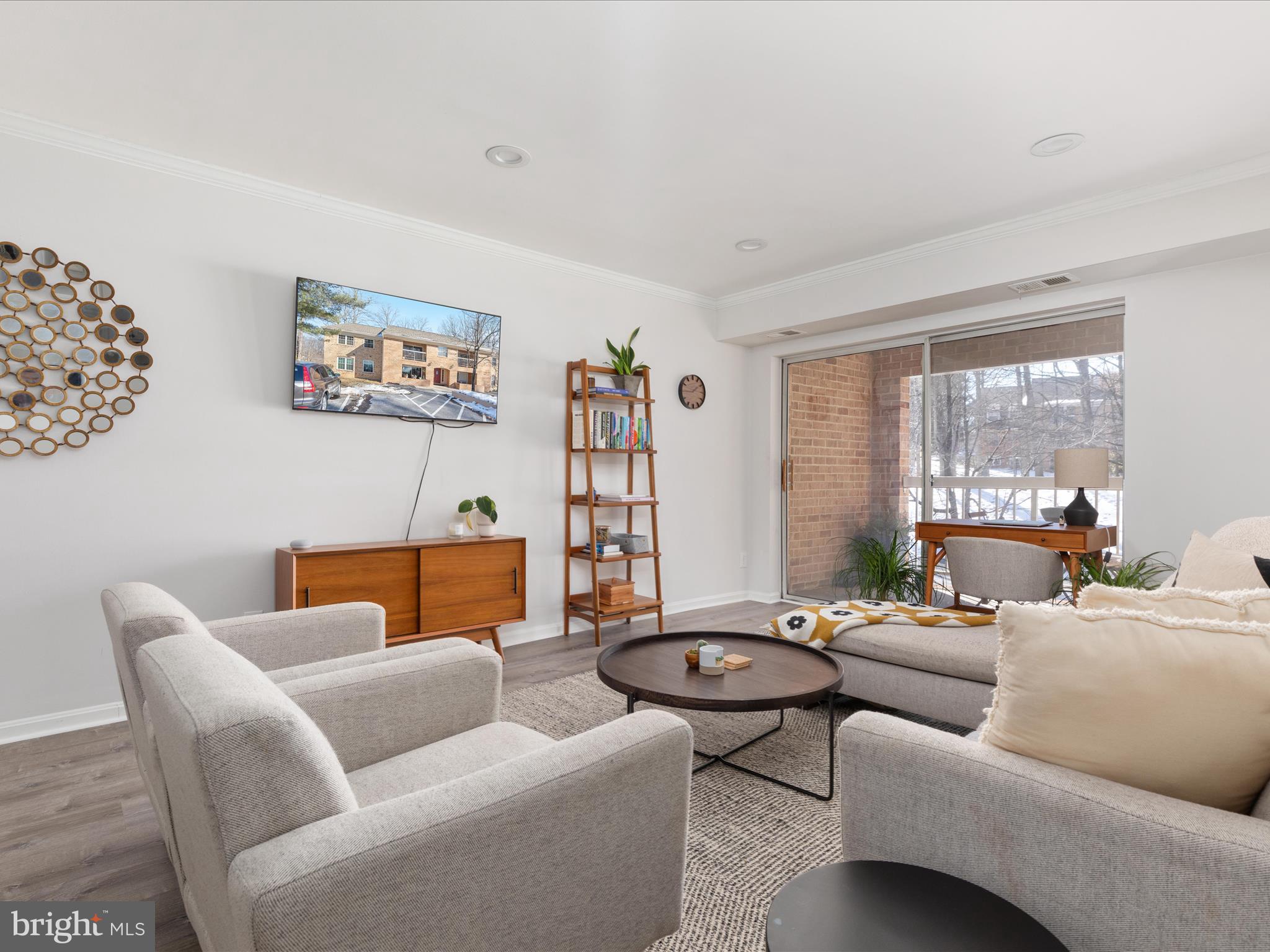 5831 Cove Landing Road, Unit 301 Burke, VA 22015 - Photo 11 of 25 2E6A8993_5831 Cove Landing Rd Unit 301 - Absolute