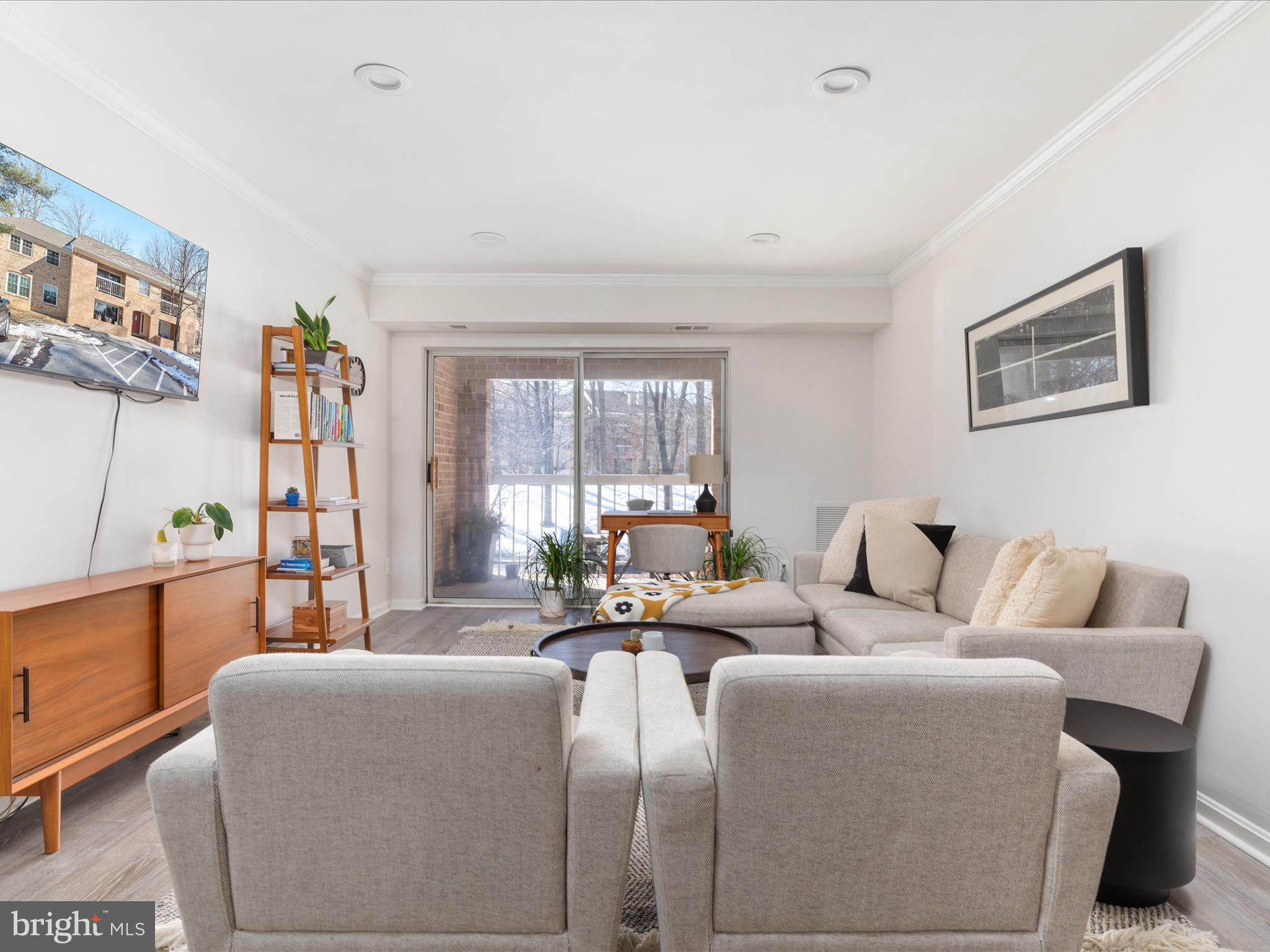 5831 Cove Landing Road, Unit 301 Burke, VA 22015 - Photo 13 of 25 2E6A8999_5831 Cove Landing Rd Unit 301 - Absolute