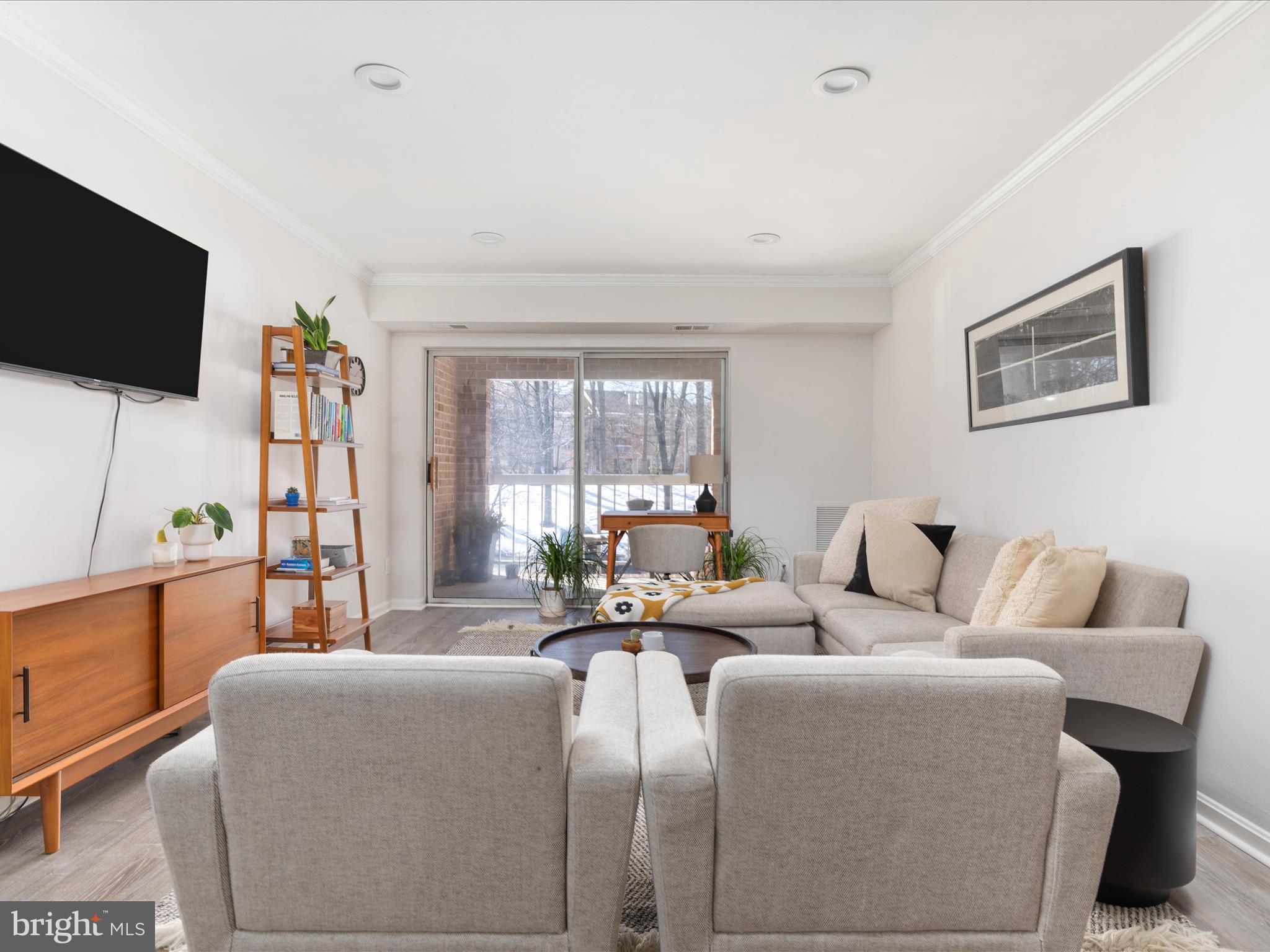 5831 Cove Landing Road, Unit 301 Burke, VA 22015 - Photo 14 of 25 2E6A8999_5831 Cove Landing Rd Unit 301 - Absolute