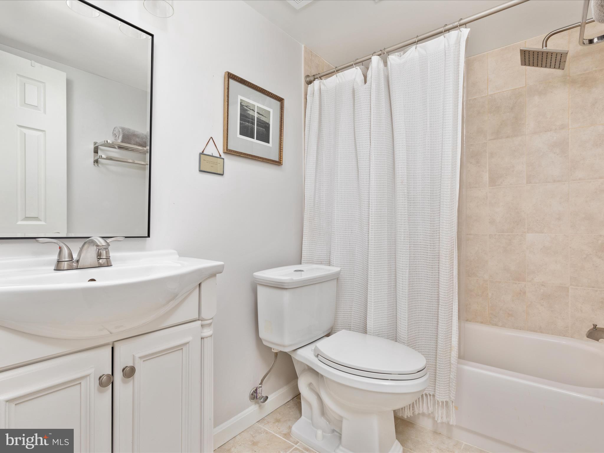 5831 Cove Landing Road, Unit 301 Burke, VA 22015 - Photo 16 of 25 2E6A8929_5831 Cove Landing Rd Unit 301 - Absolute