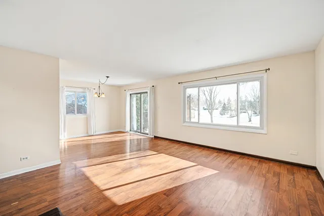 $339,000 | 1678 Groton Court, Unit 1678, Wheaton, IL 60189