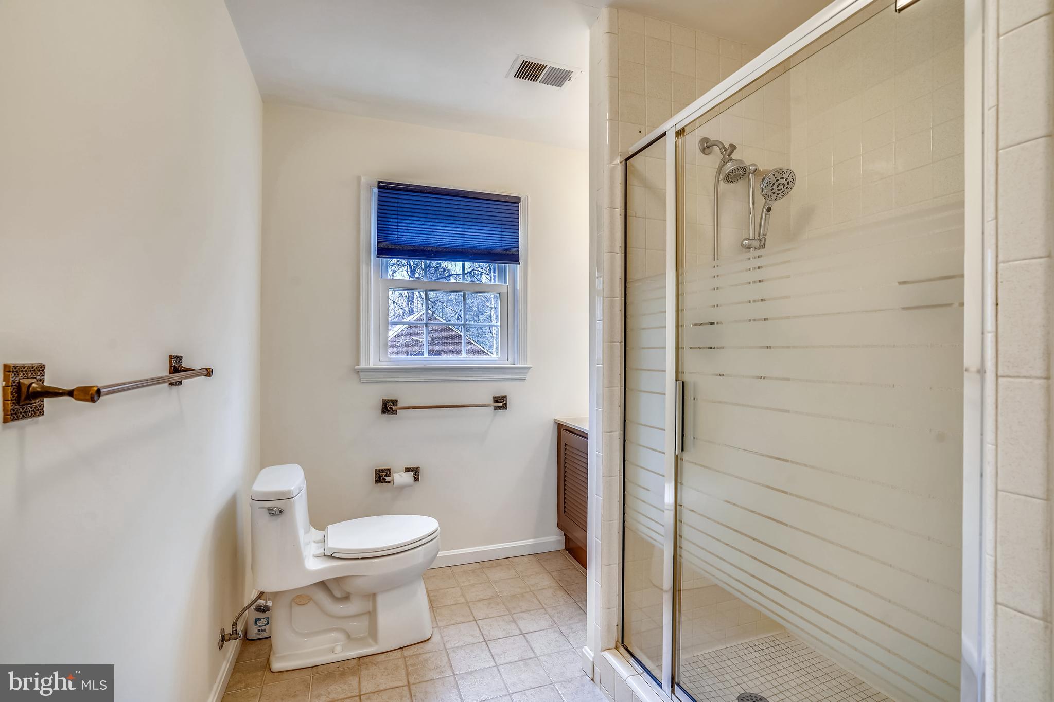 10412 Samaga Drive Oakton, VA 22124 - Photo 20 of 38 Bathroom 3, Ceramic Tile