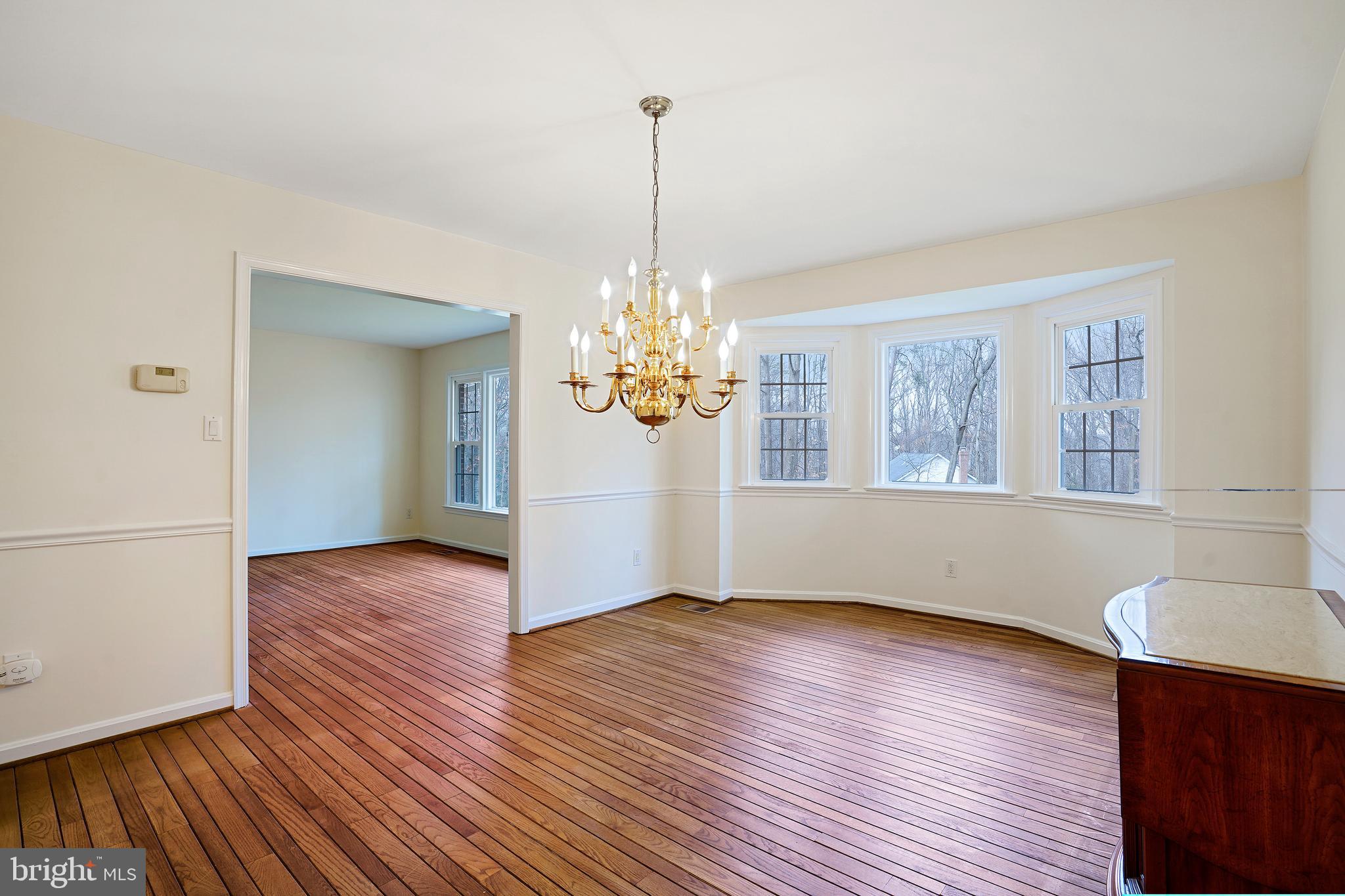10412 Samaga Drive Oakton, VA 22124 - Photo 8 of 38 Dining Room w/Wood floors, Bay window