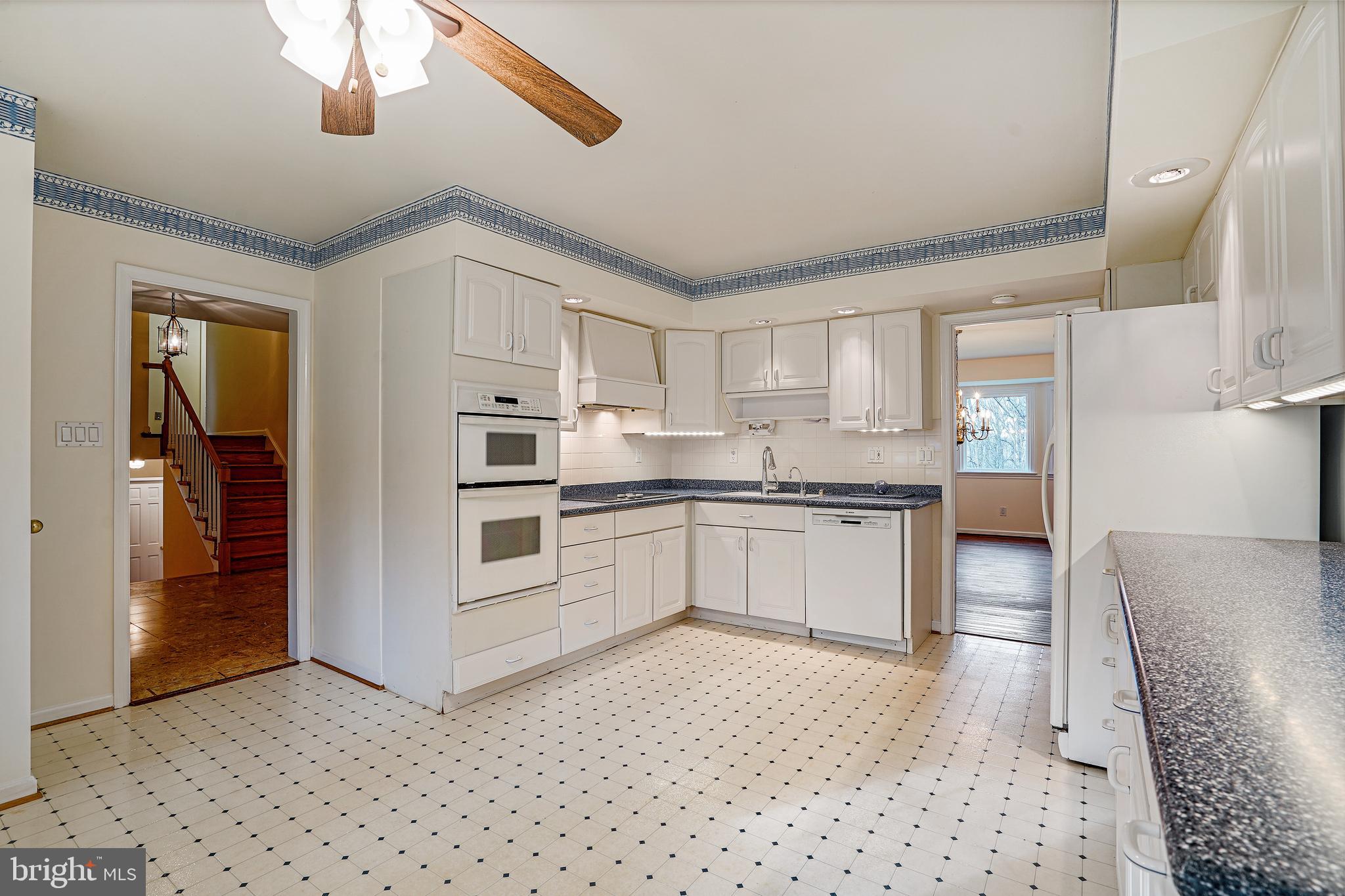 10412 Samaga Drive Oakton, VA 22124 - Photo 9 of 38 Large Kitchen