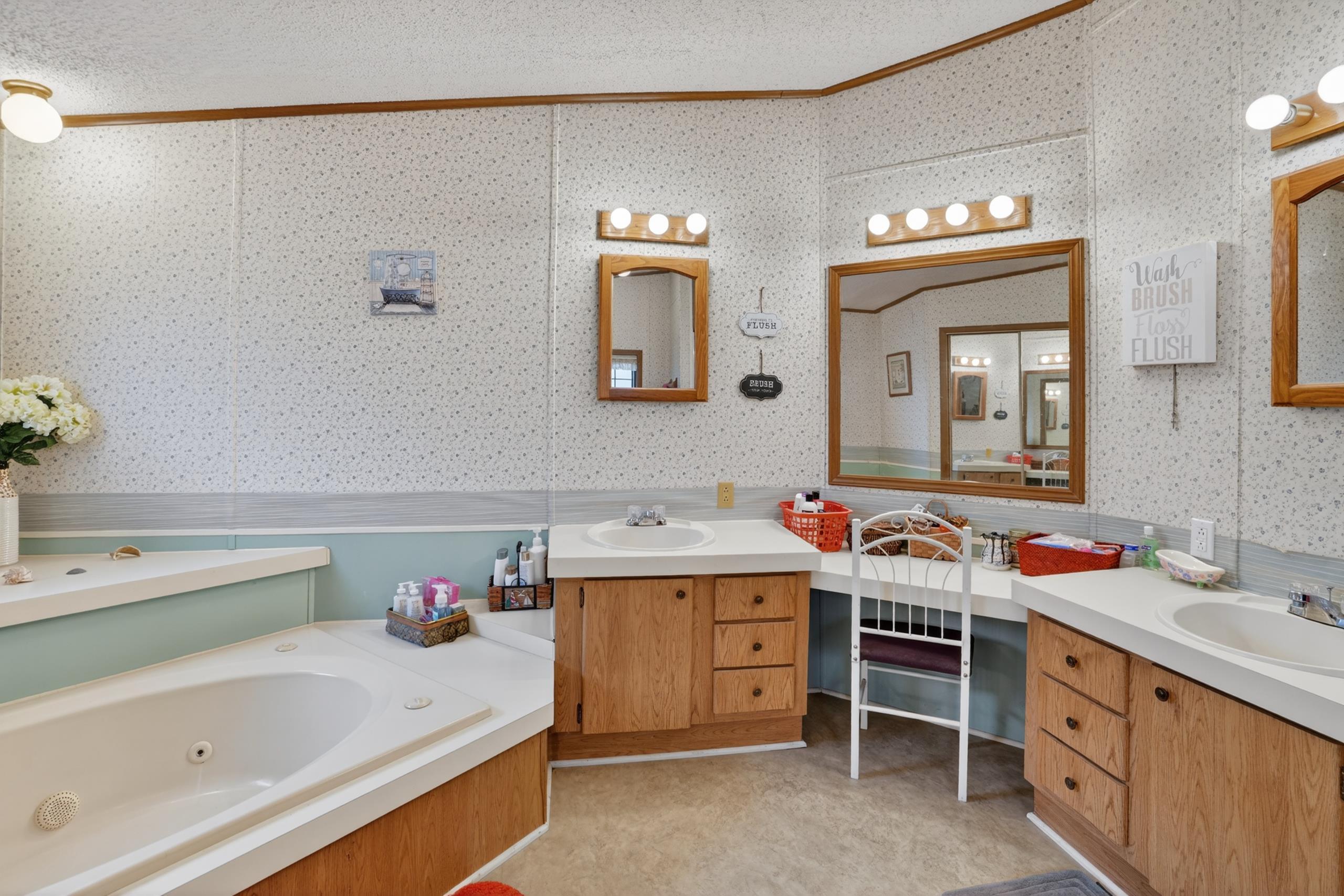 11583 Patch Road Clarklake, MI 49234 - Photo 26 of 37 Patch master bath 2