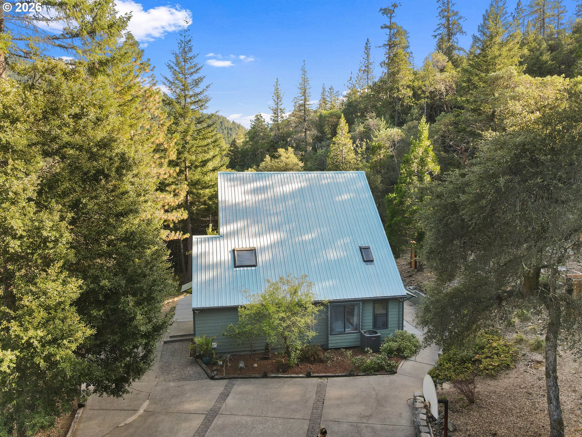 2602 Winona Road Grants Pass, OR 97526 - Photo 3 of 48 Gallery Image 3