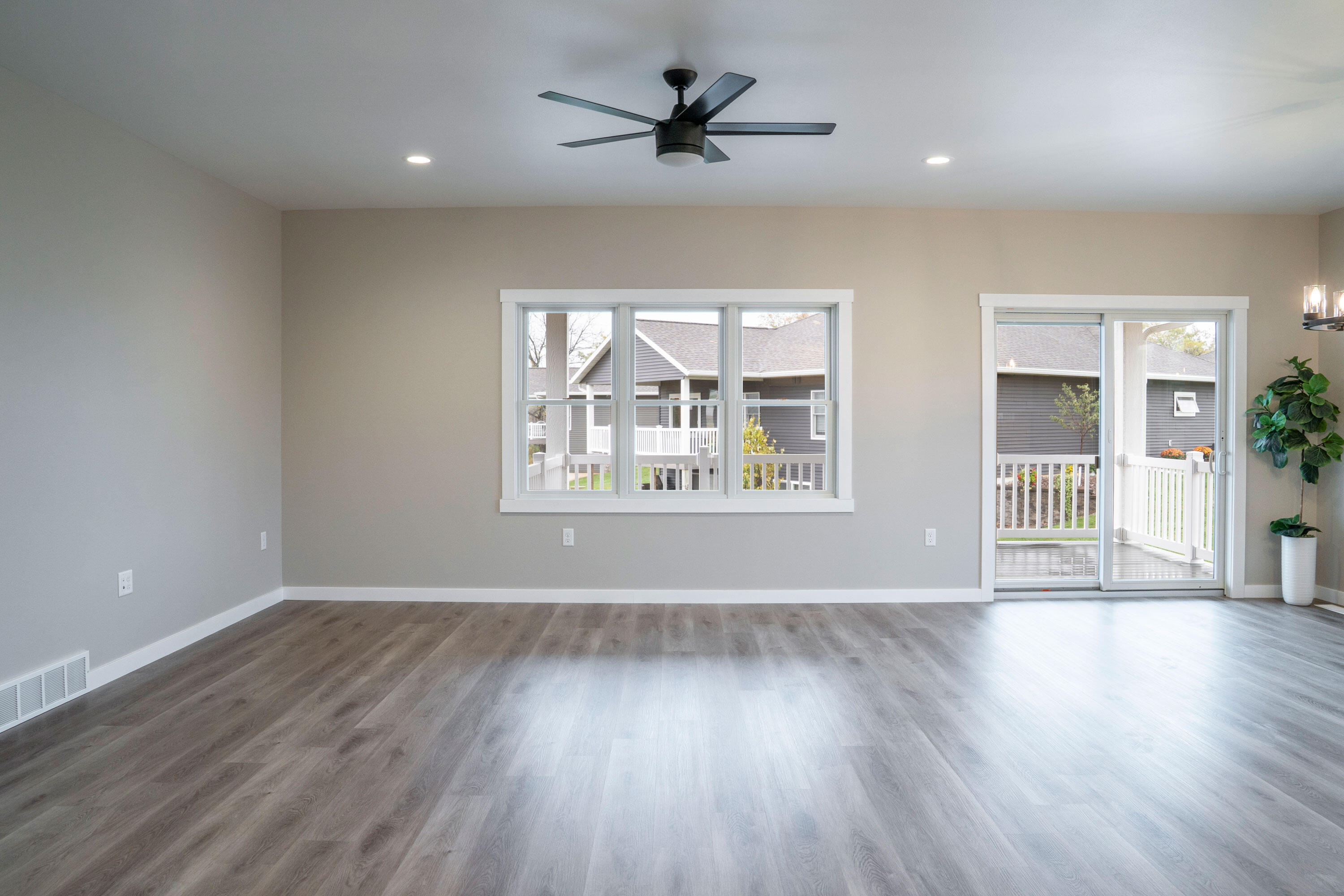 W4946 Battlestone Station Road, Unit 23 La Crosse, WI 54601 - Photo 14 of 30 Living Room