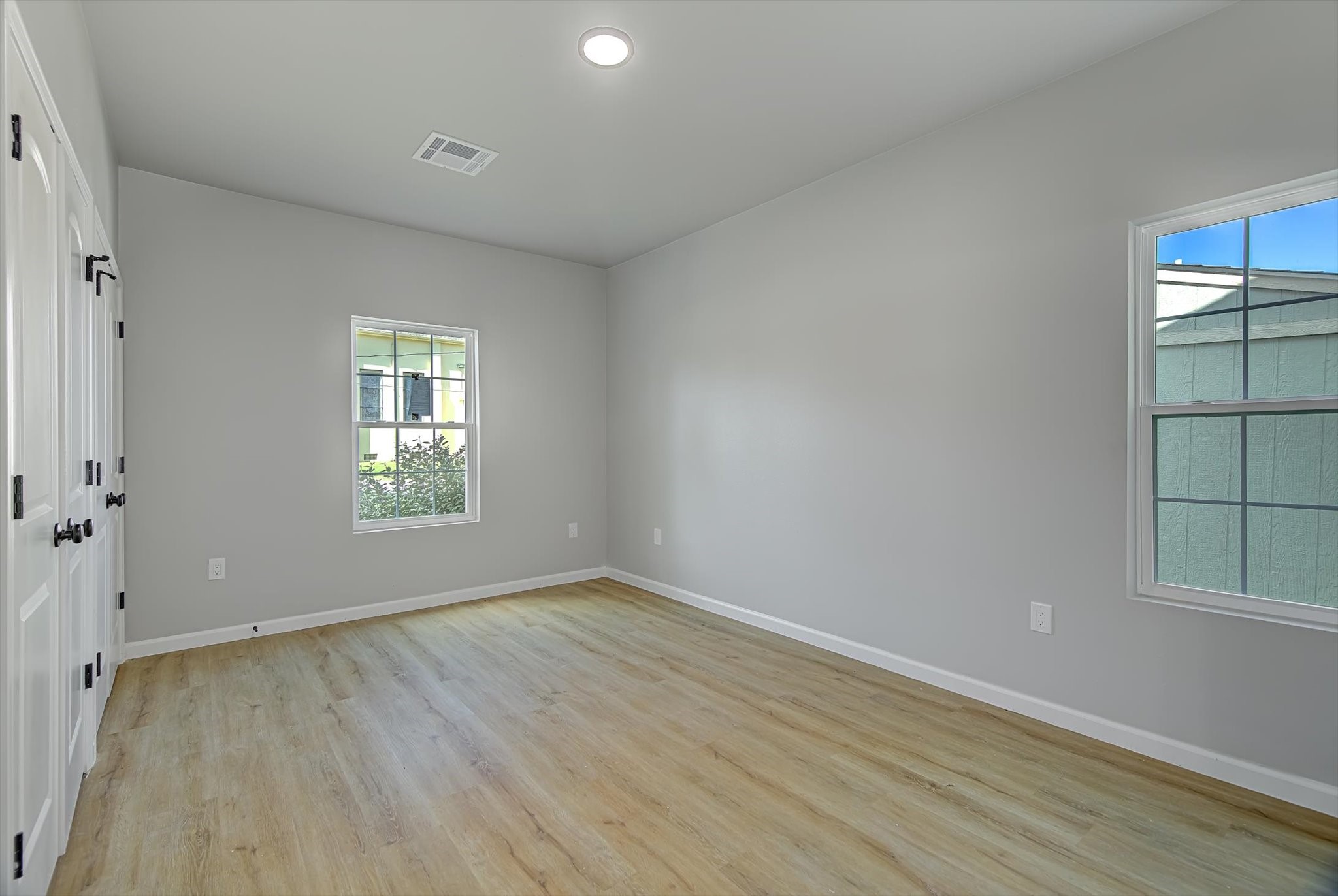 2355 Pecan Street Beaumont, TX 77701 - Photo 21 of 34 wooden floor in an empty room with a window