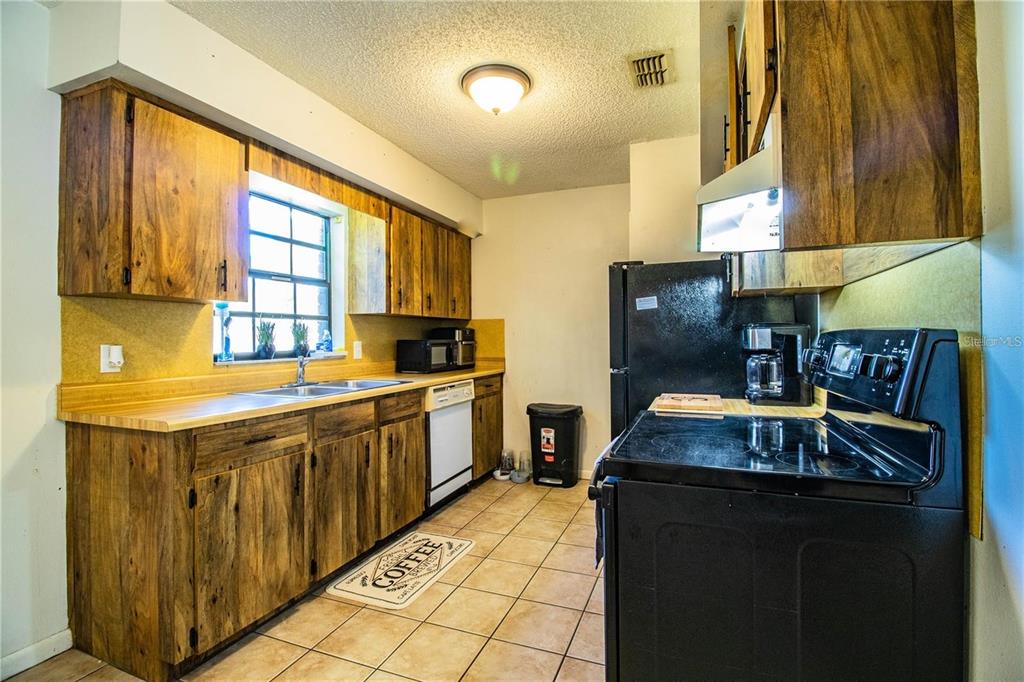 8510 North Campbell Road Lakeland, FL 33810 - Photo 7 of 15 a kitchen with sink cabinets and outdoor view