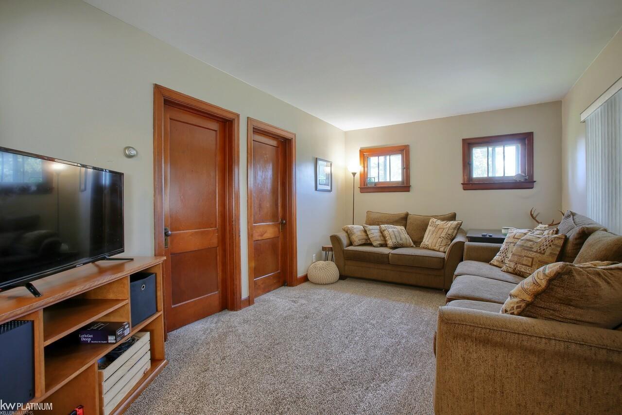 55125 Romeo Plank Road Macomb, MI 48042 - Photo 4 of 24 50093674-3.JPG