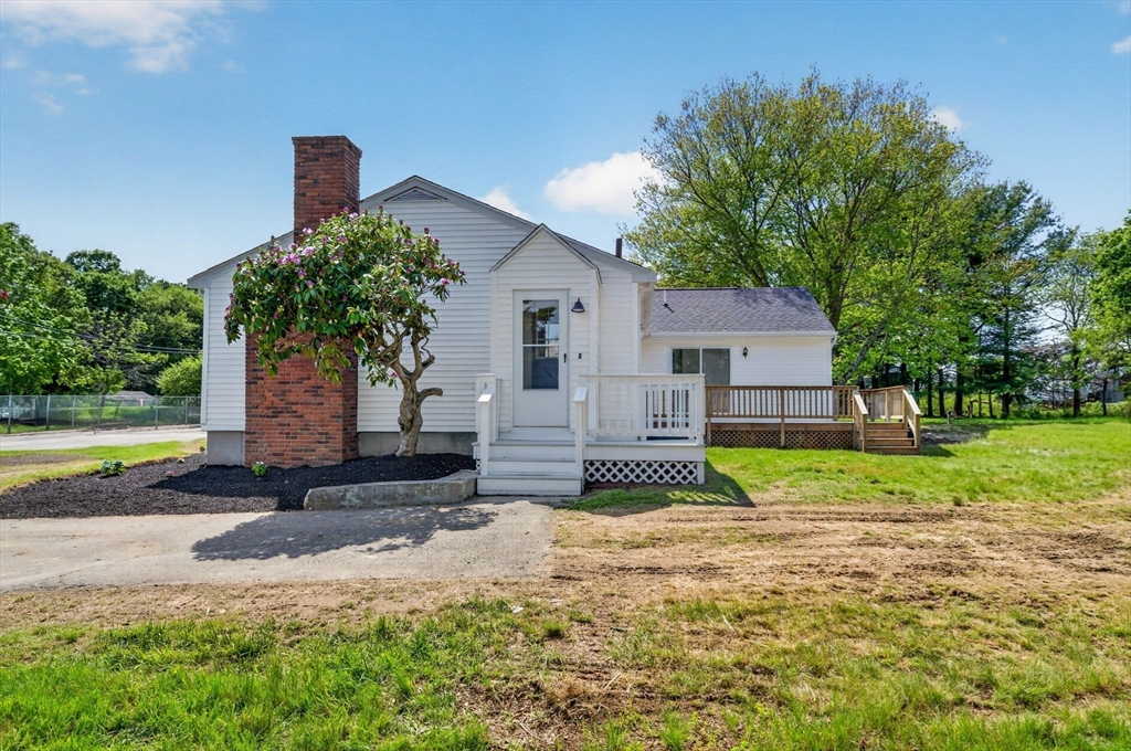 61 Stevens Road Swansea, MA 02777 - Photo 4 of 27