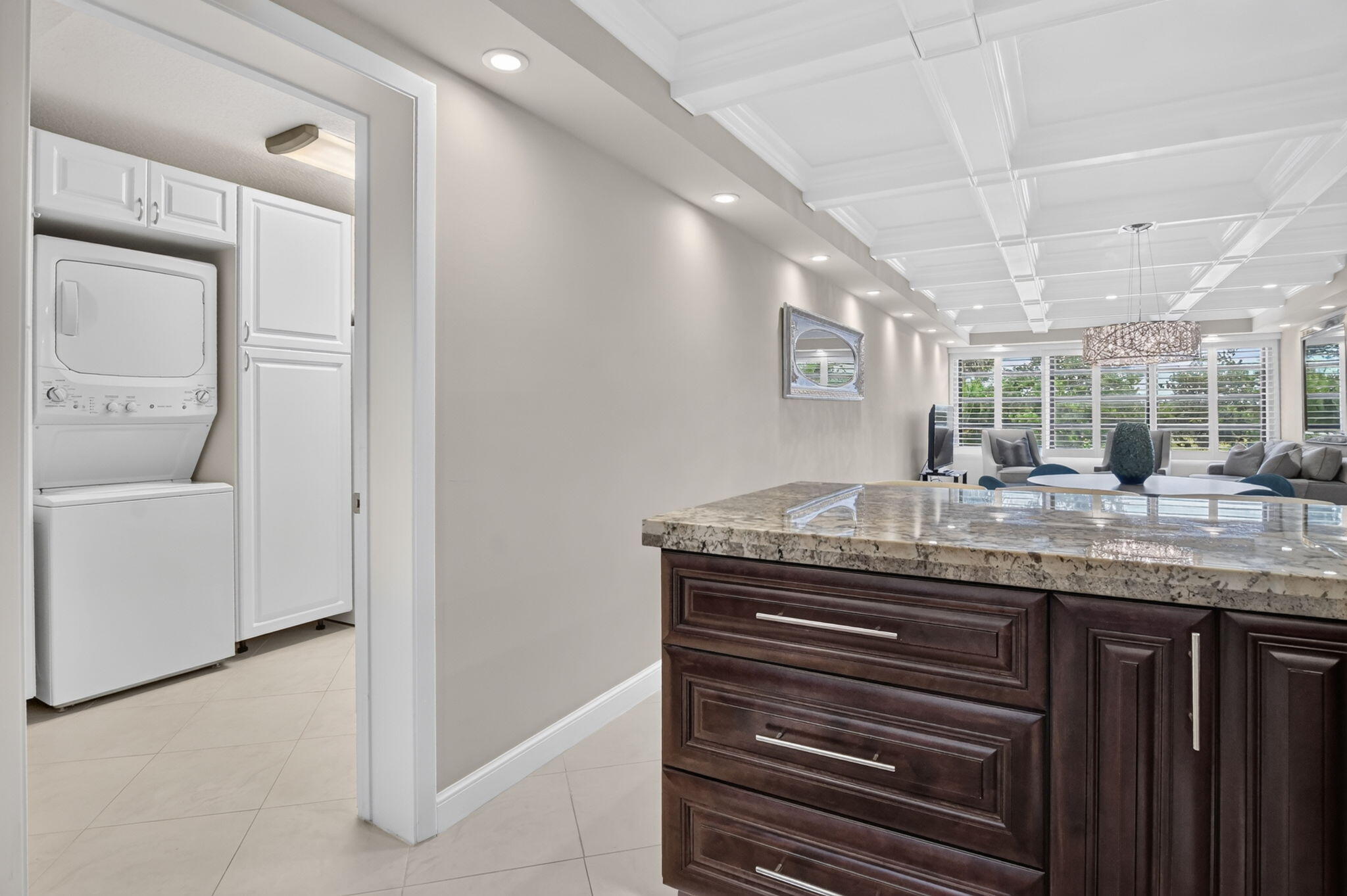 6061 Balboa Circle, Unit 206 Boca Raton, FL 33433 - Photo 26 of 29 Social area