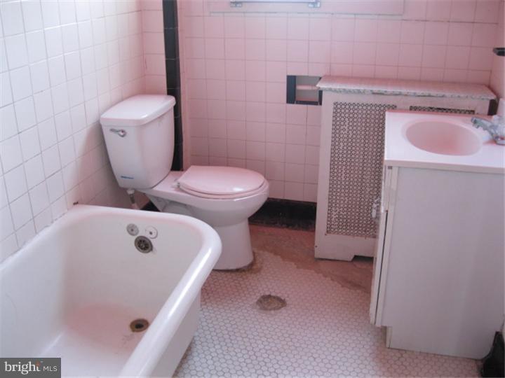 163 Marlborough Road Upper Darby, PA 19082 - Photo 7 of 9 Bathroom
