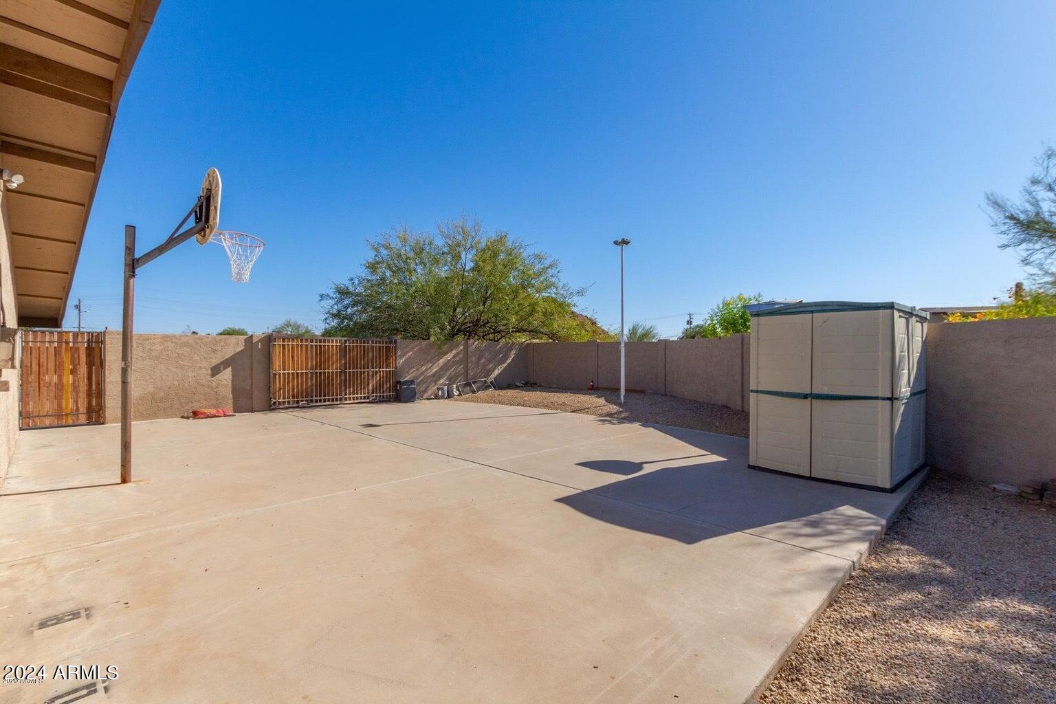 2350 North 55th Street Phoenix, AZ 85008 - Photo 18 of 20 a view of a backyard