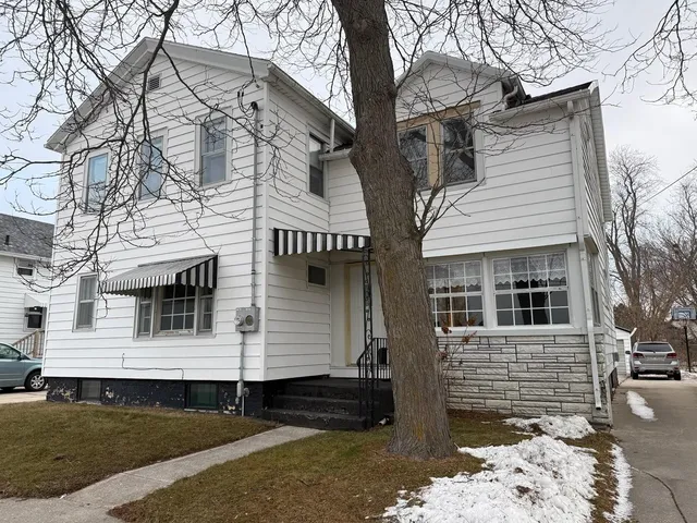 $199,900 | 1610 17th Street, Two Rivers, WI 54241
