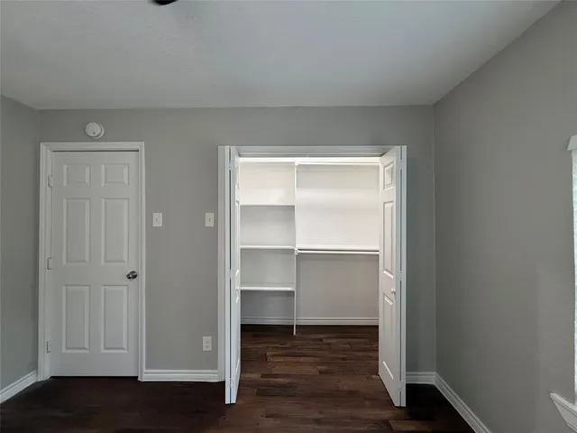 $2,100 | 107 South Dwight Avenue, Dallas, TX 75211